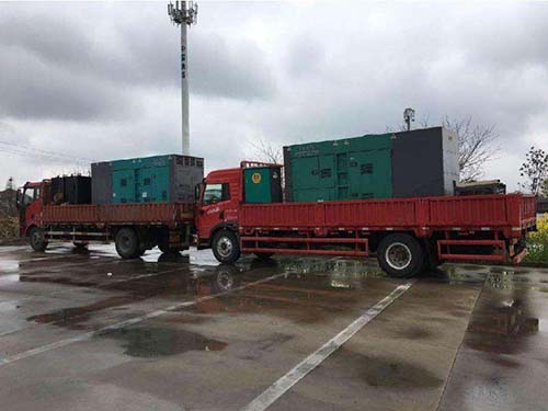 和政涂抹密封胶后，需要等待多长时间才能安装水冷式机油散热器密封件？